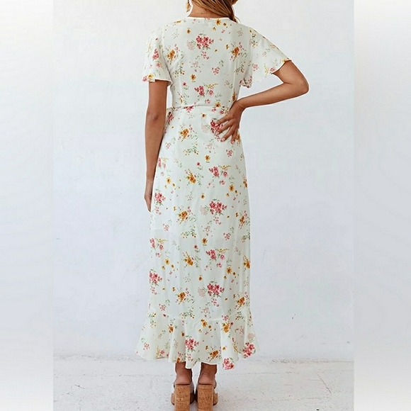 🆕 Floral Wrap Dress - Picture 2 of 6